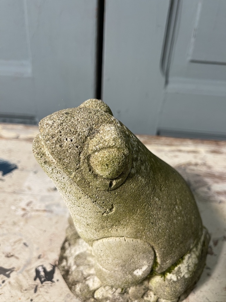 Vintage garden statue froggy
