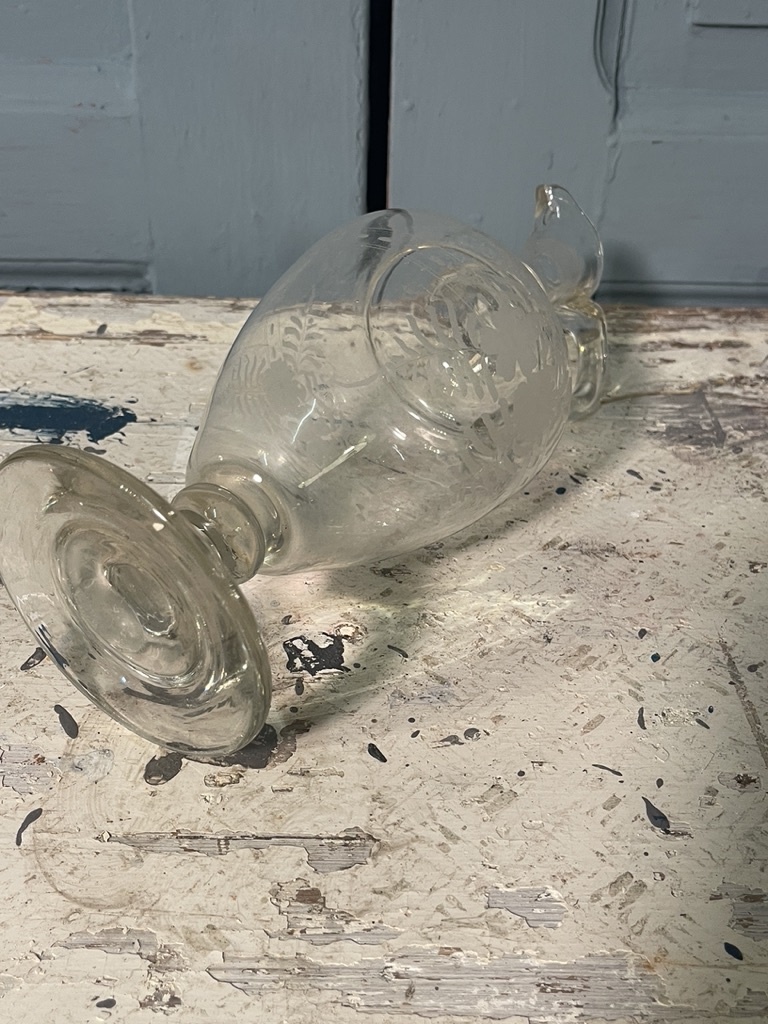 Antieke mondgeblazen waterkan