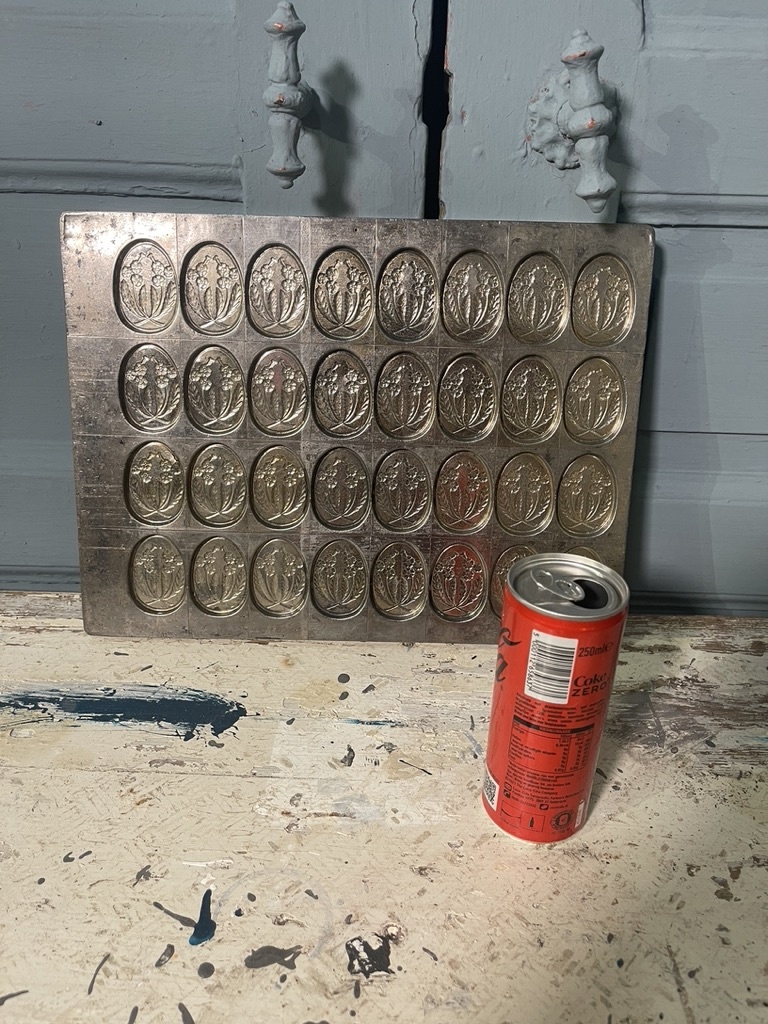 Antieke chocolademal van zomer bloemen