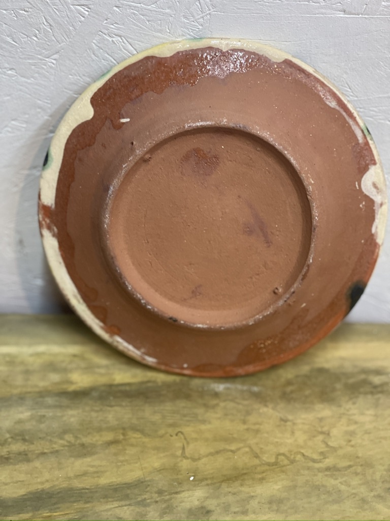 Vintage Spanish dishes with little birds