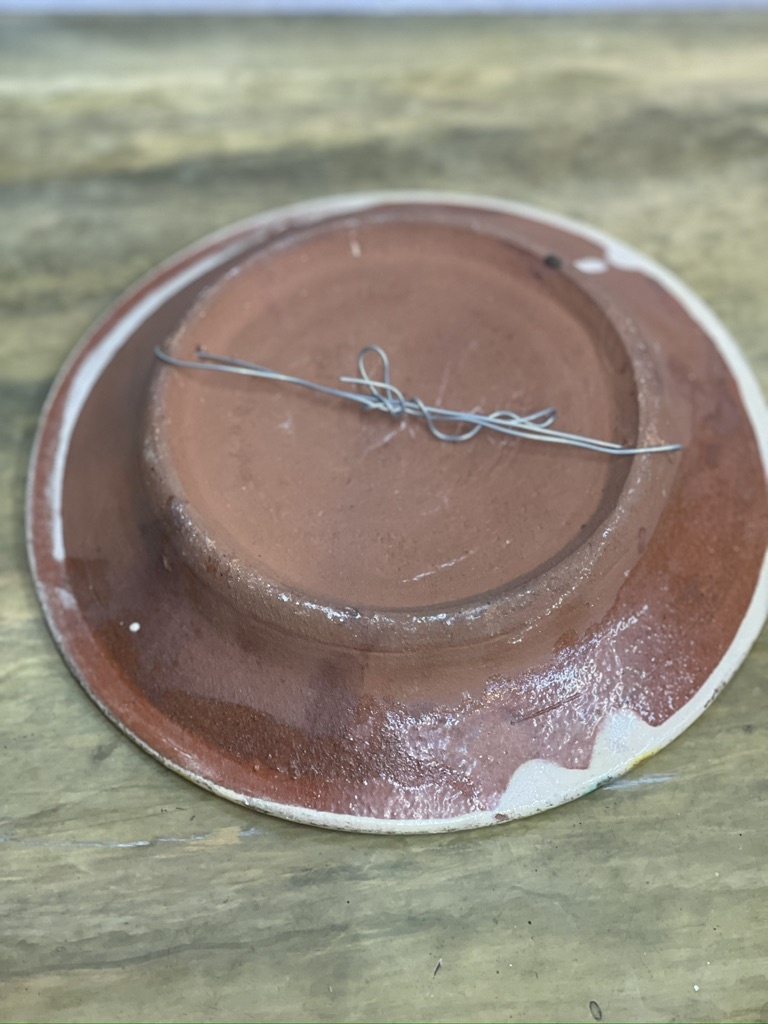 Vintage Spanish dishes with little birds