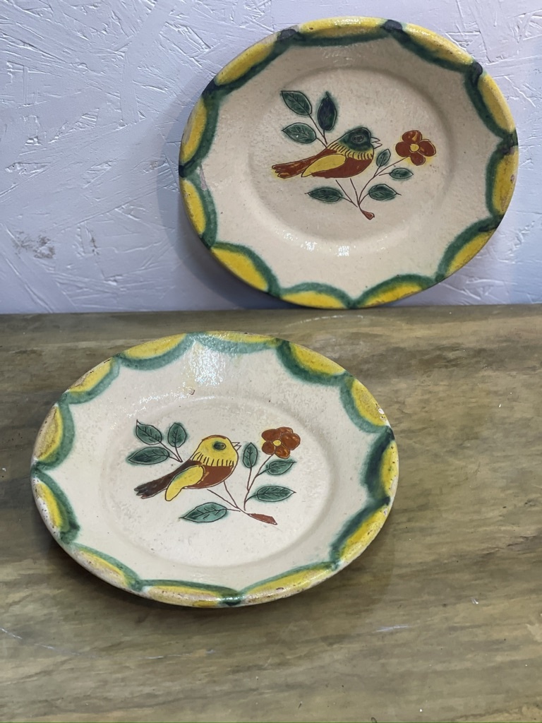 Vintage Spanish dishes with little birds