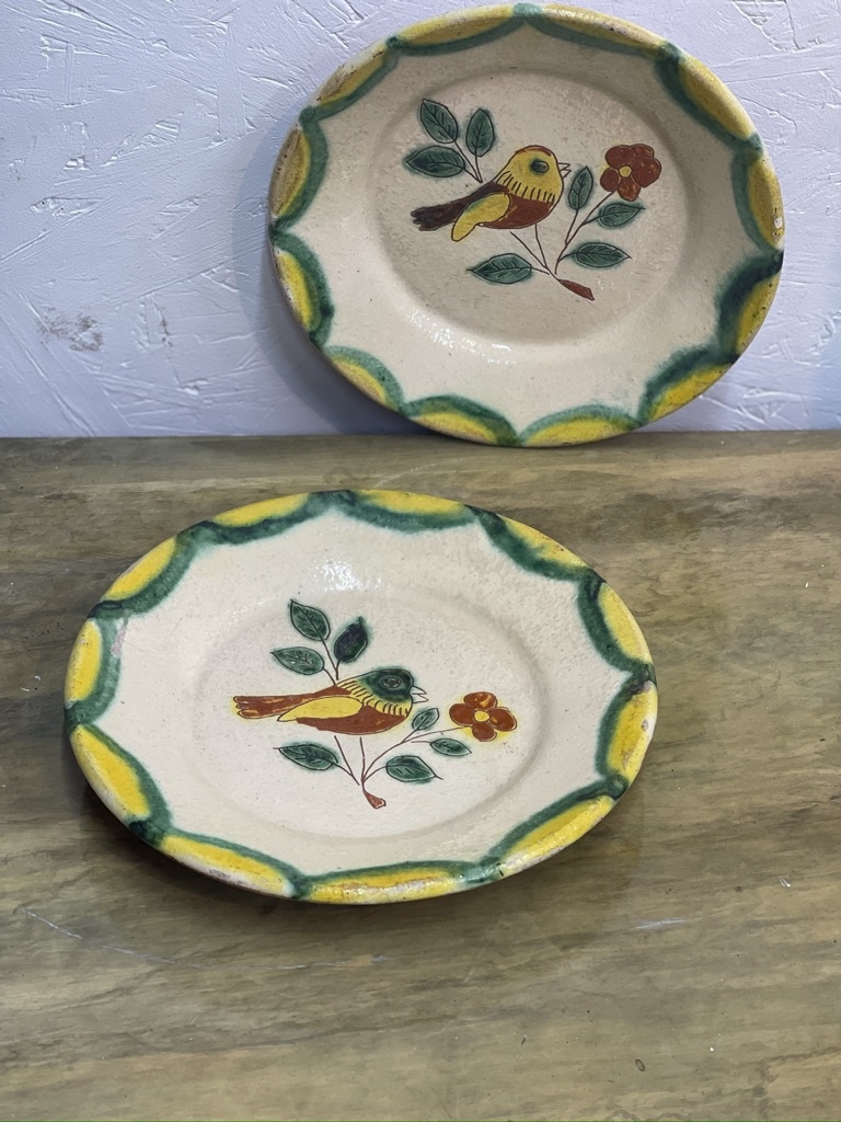 Vintage Spanish dishes with little birds