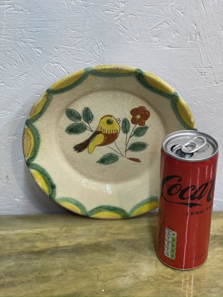 Vintage Spanish dishes with little birds