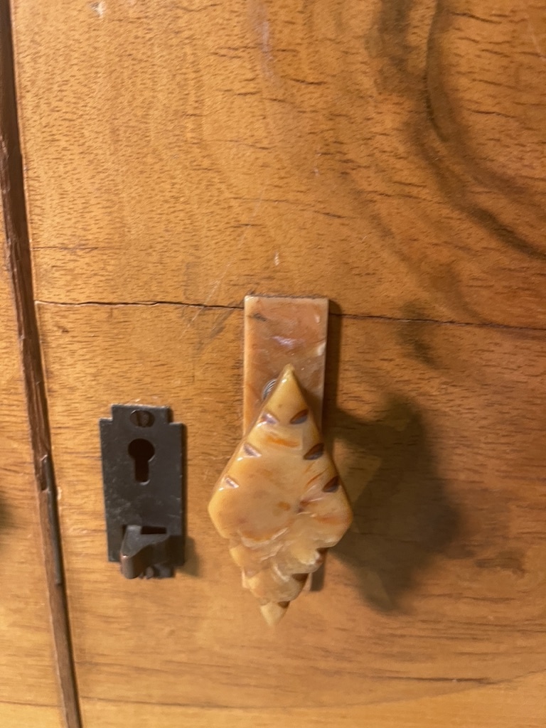 Art Deco kledingkast