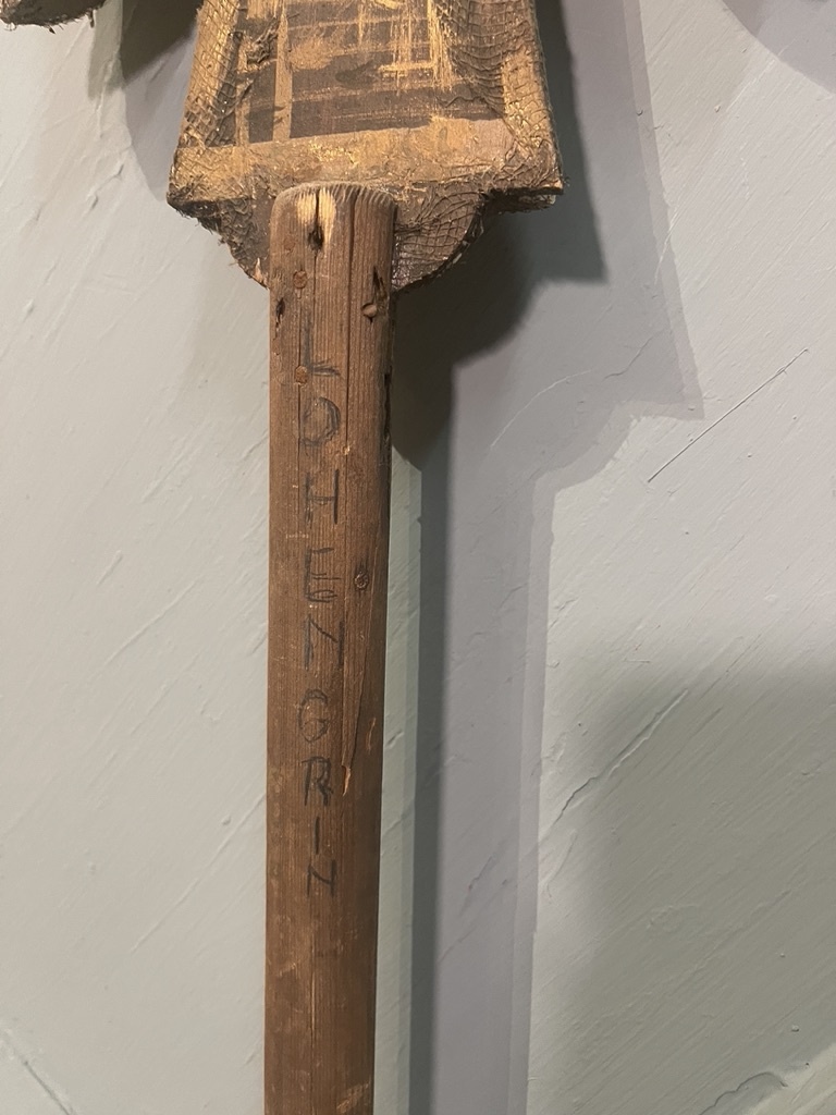 Old stage props, a bird