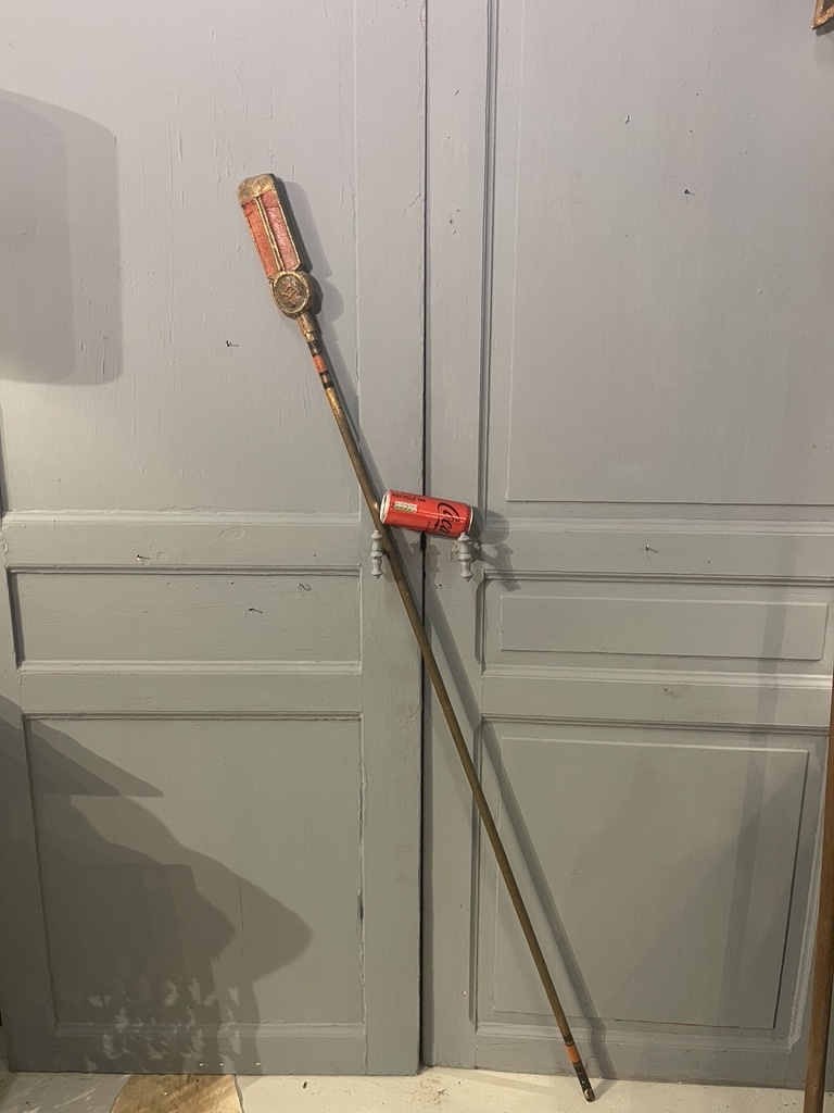 Old stage props, standard