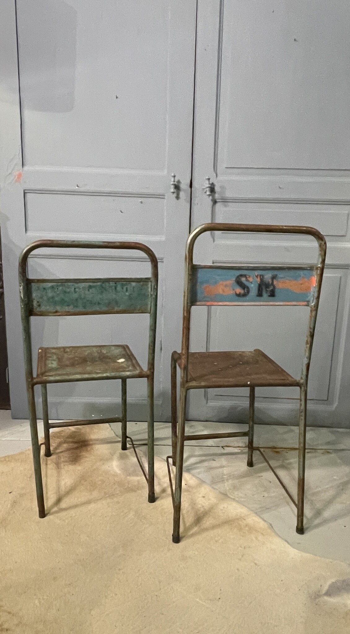 Set van 4 ijzeren terrasstoelen, elk verschillend