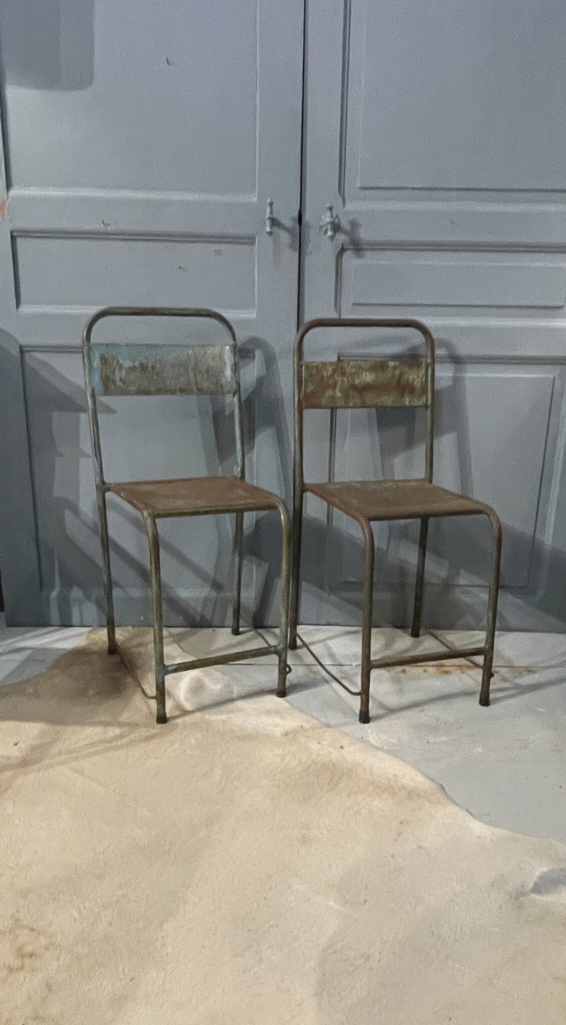 Set van 4 ijzeren terrasstoelen, elk verschillend