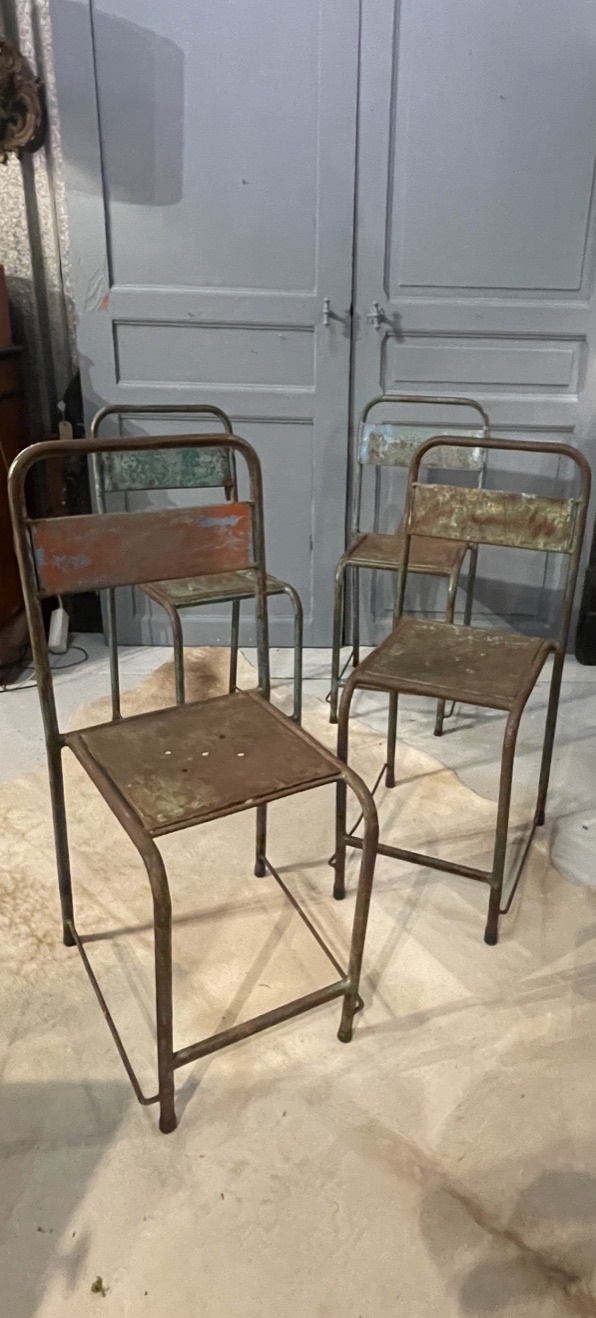 Set van 4 ijzeren terrasstoelen, elk verschillend
