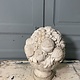 Oude cementen fruitmand