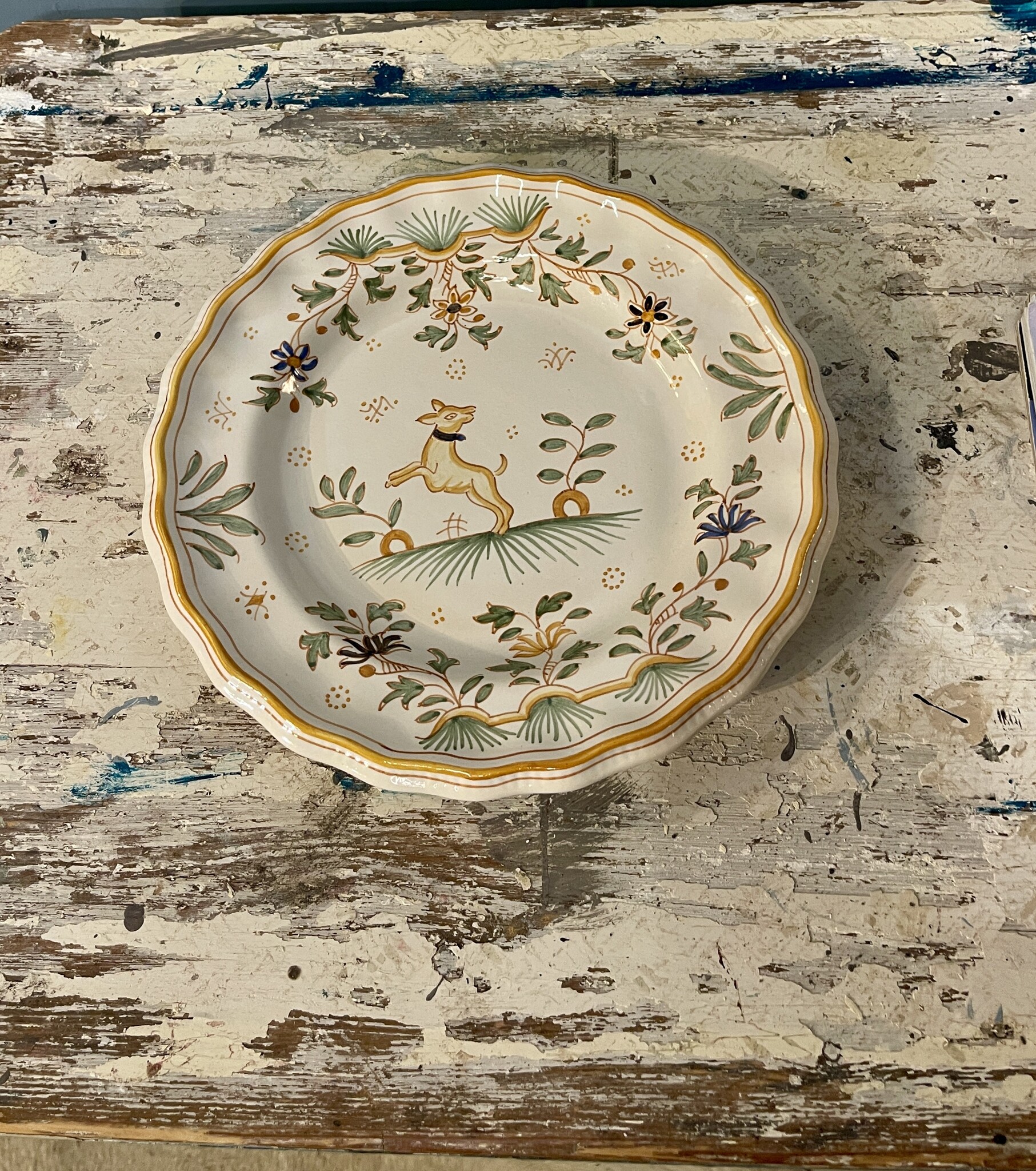 Faience de Moustiers plate, with flower decor and dog