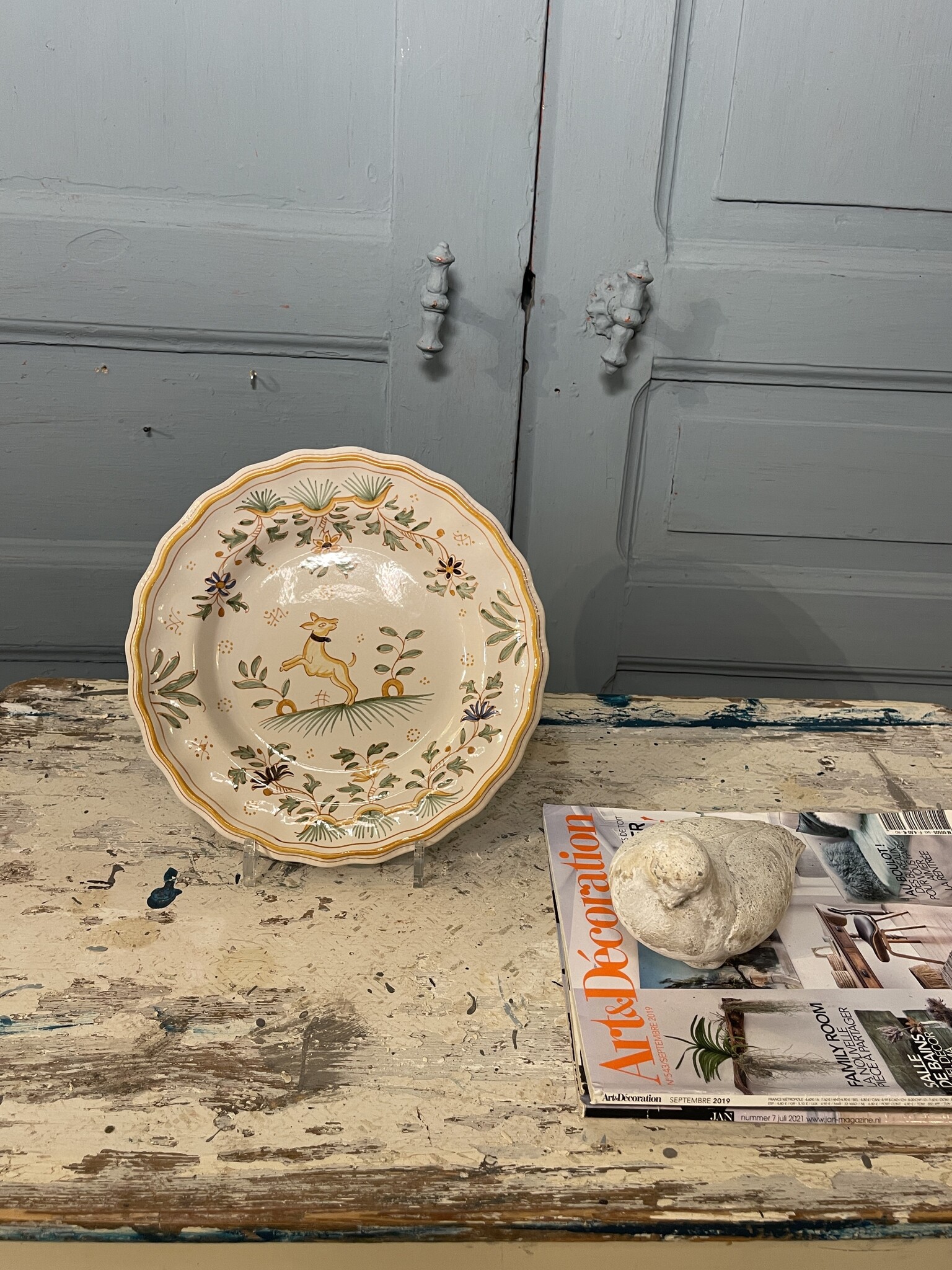 Faience de Moustiers plate, with flower decor and dog