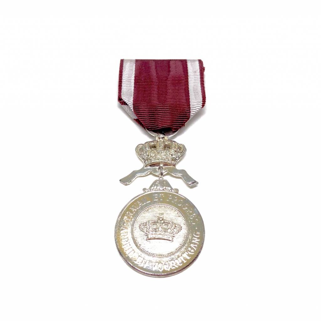 Médaille d'Argent de l'Ordre de la Couronne