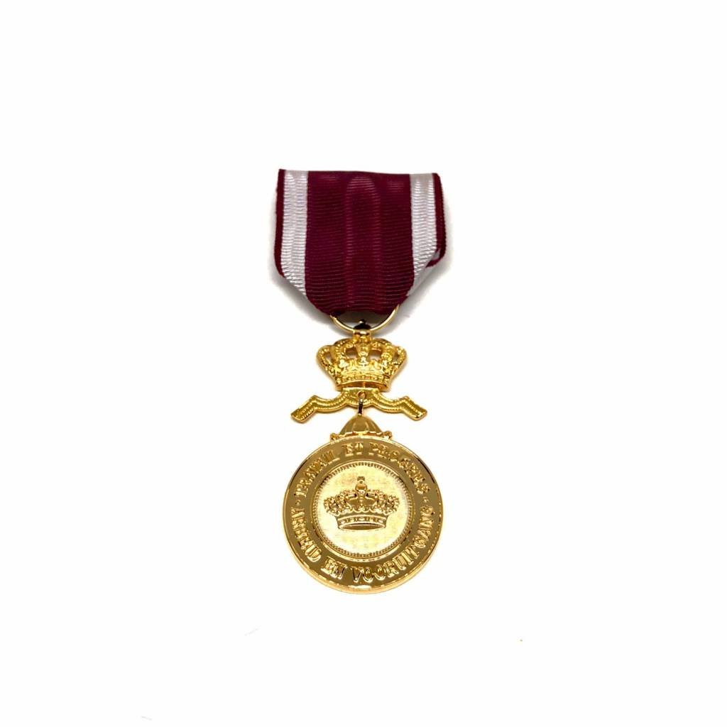 Golden medal of the Order of the Crown