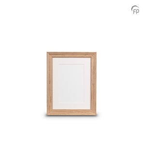 https://cdn.webshopapp.com/shops/252862/files/367133579/300x300x2/fl-002-s-wooden-photo-frame-small-15x20-cm.jpg