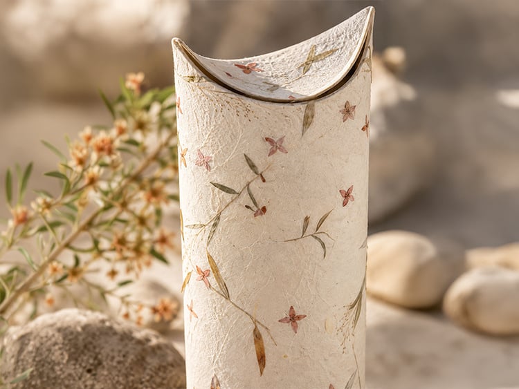 Natural materials used in biodegradable scattering urns