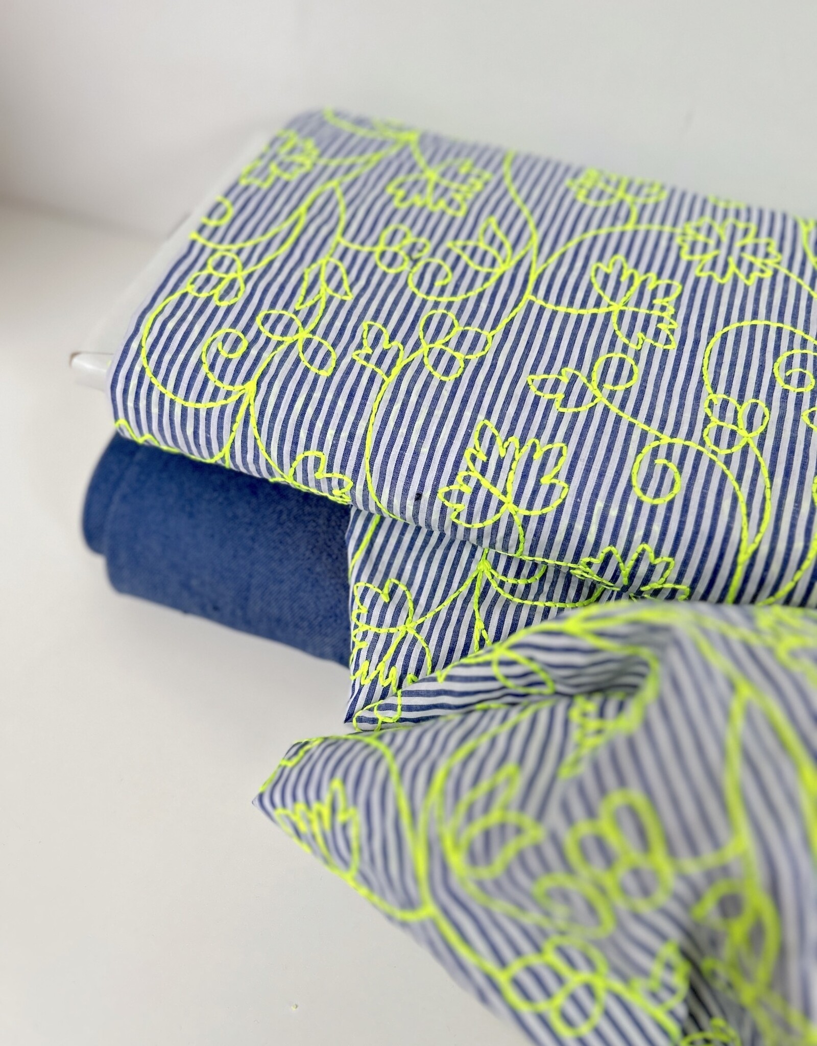 Katoen - Streepje - Neon broderie