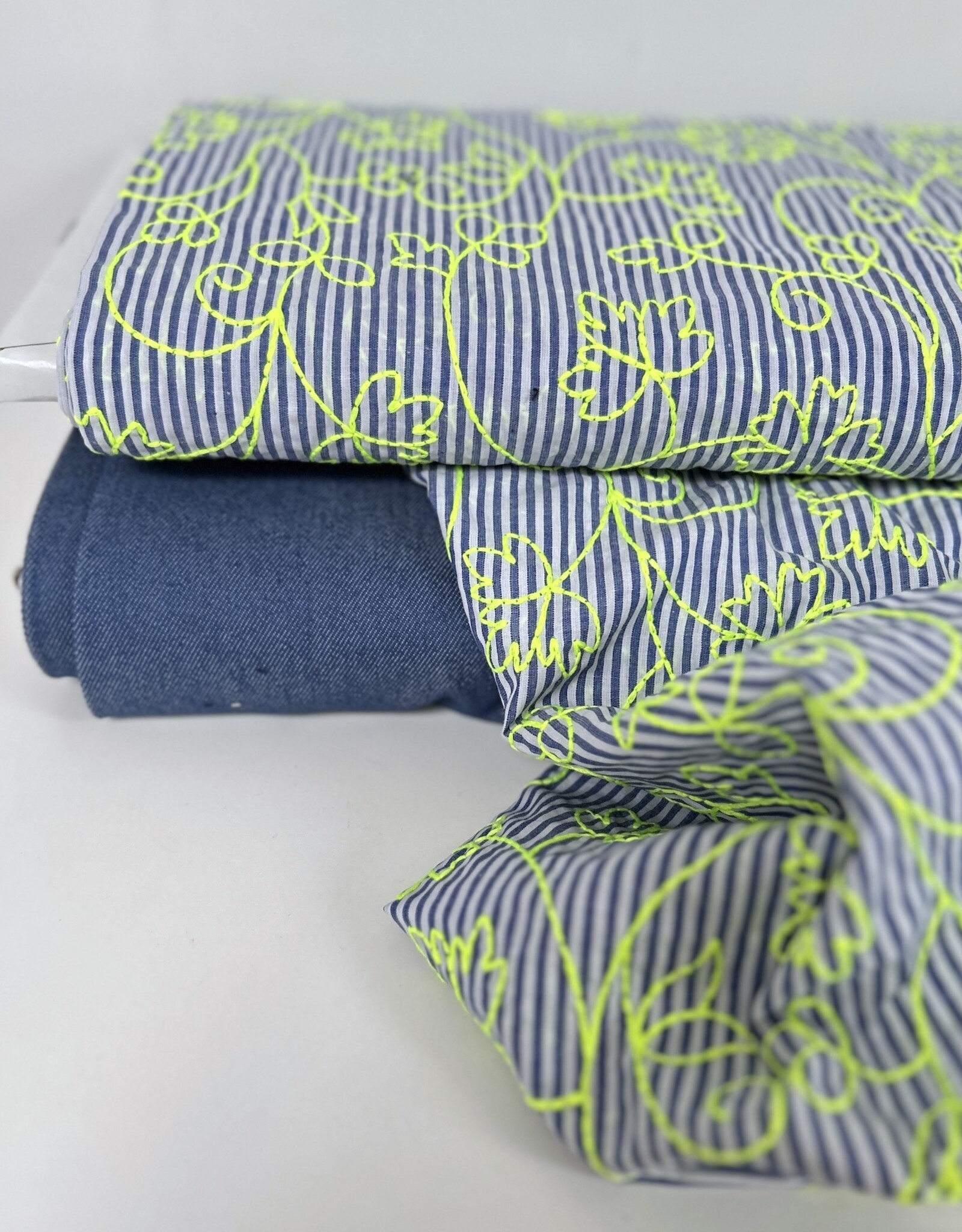 Katoen - Streepje - Neon broderie