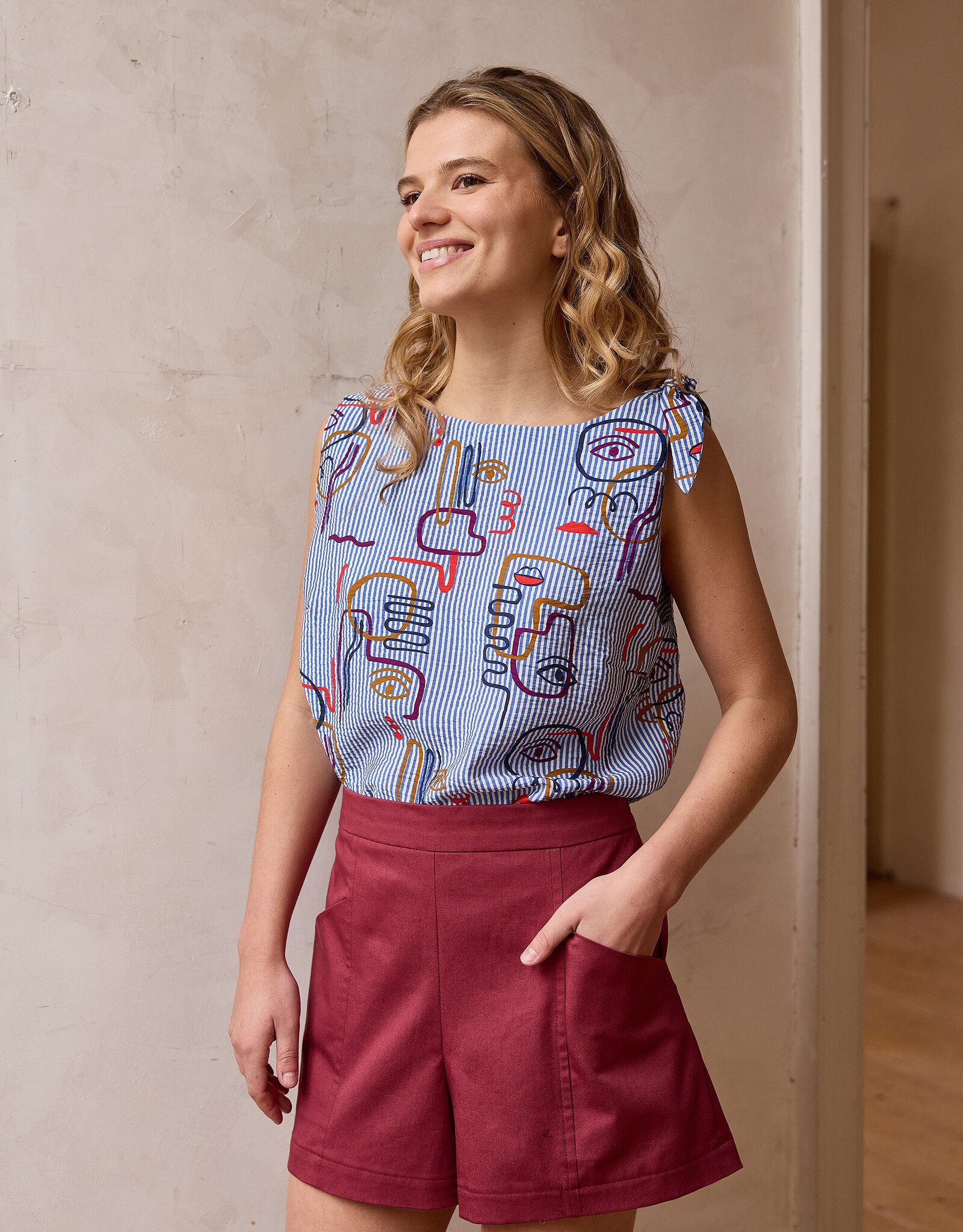 Atelier Jupe Viscose met witte en blauwe grafische textuur