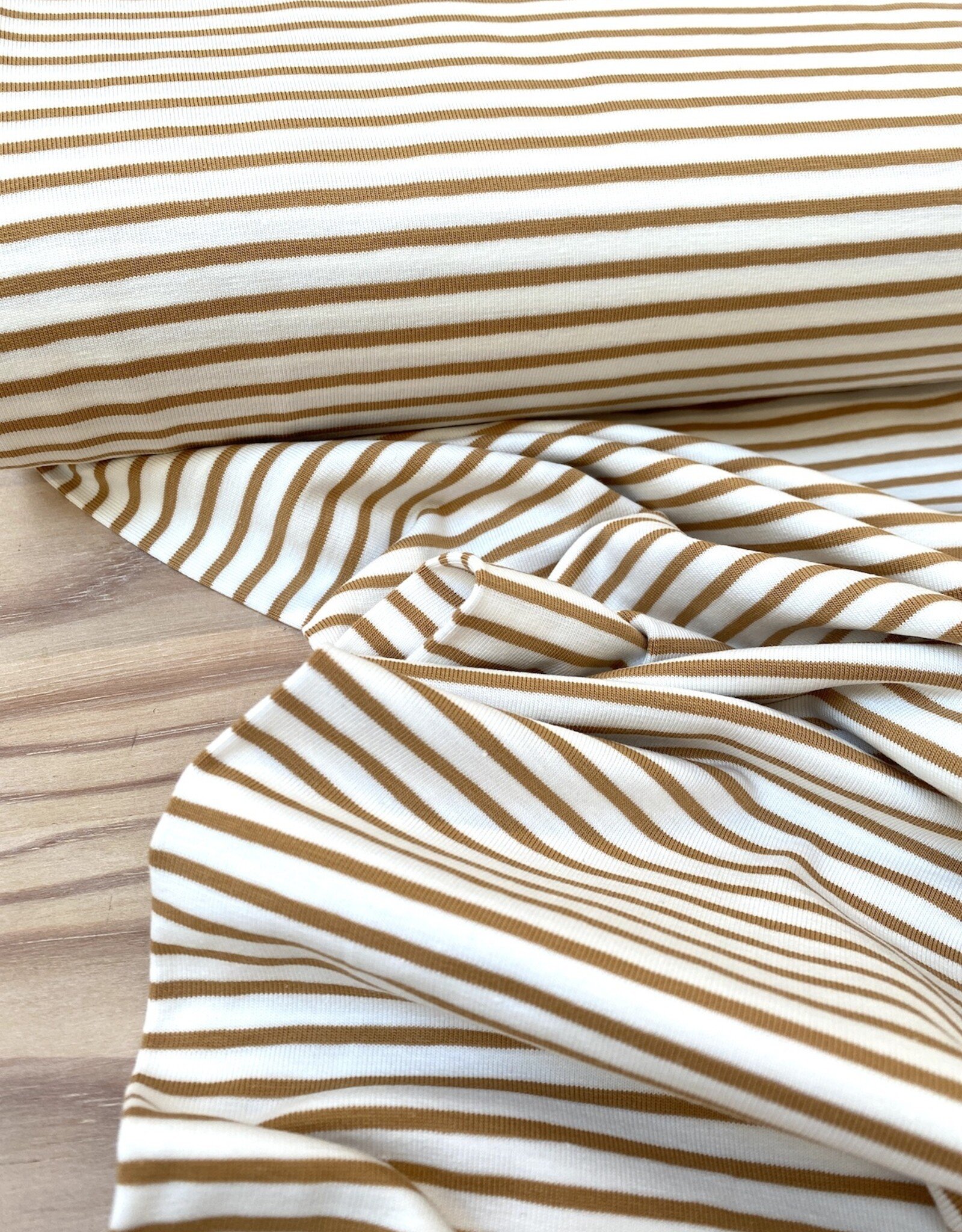 Tricot - Streepjes - Camel