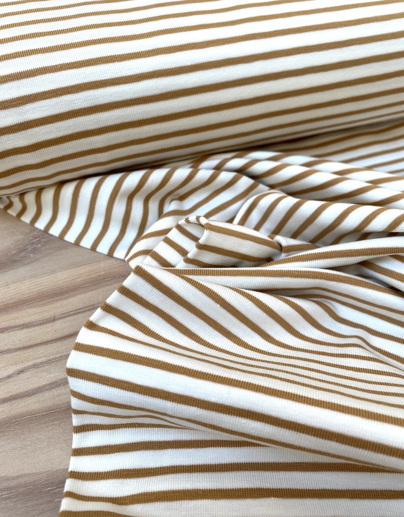 Tricot - Streepjes - Camel