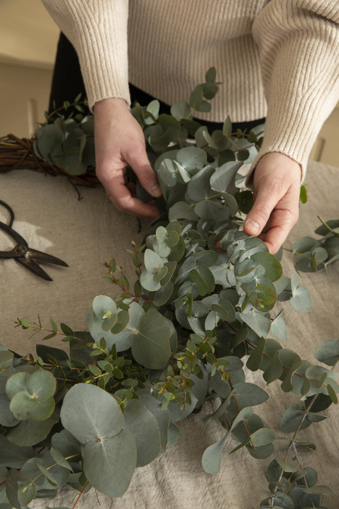 DIY: Making a Christmas wreath at home this year, with a movie.