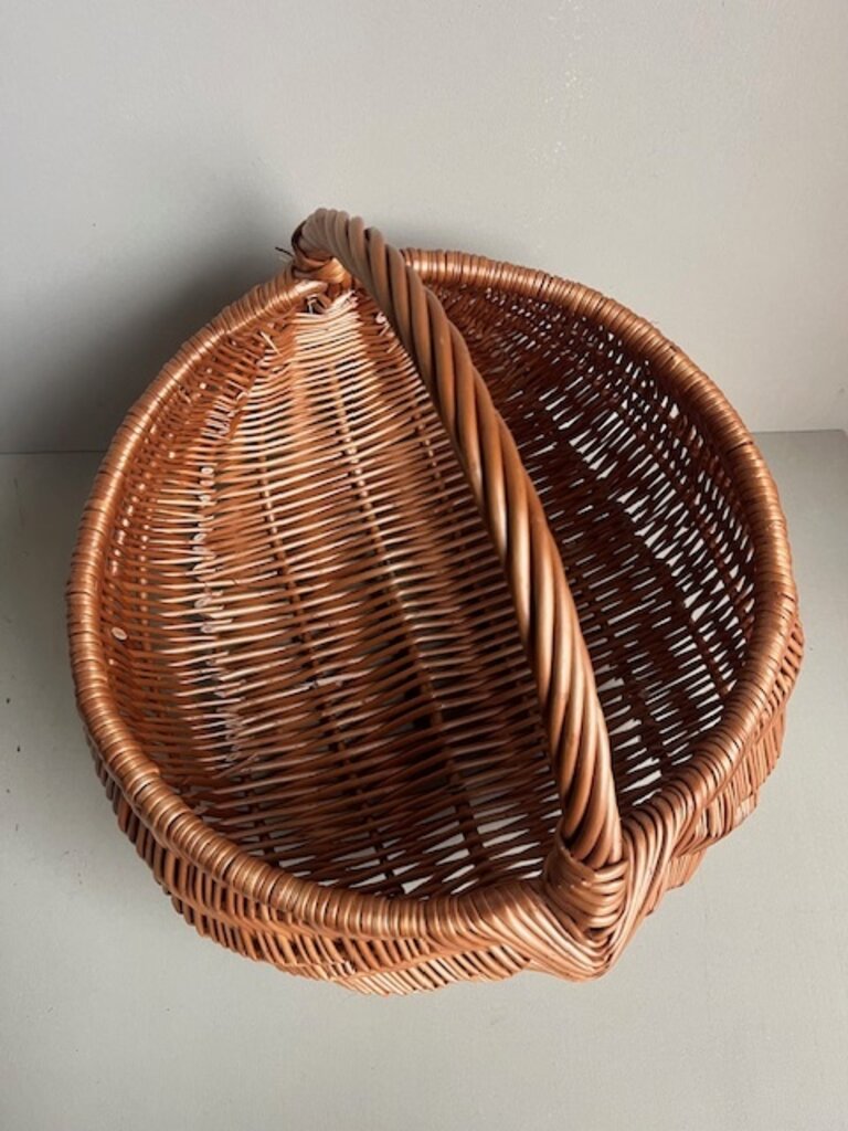 Round handle basket