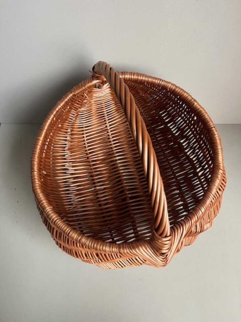Round handle basket