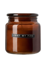 Wellmark Grote geurkaars cedarwood bruin glas ' light my fire'