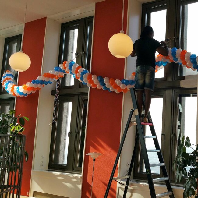 Slinger van kleine ballonnen (+/-30cm doorsnede)