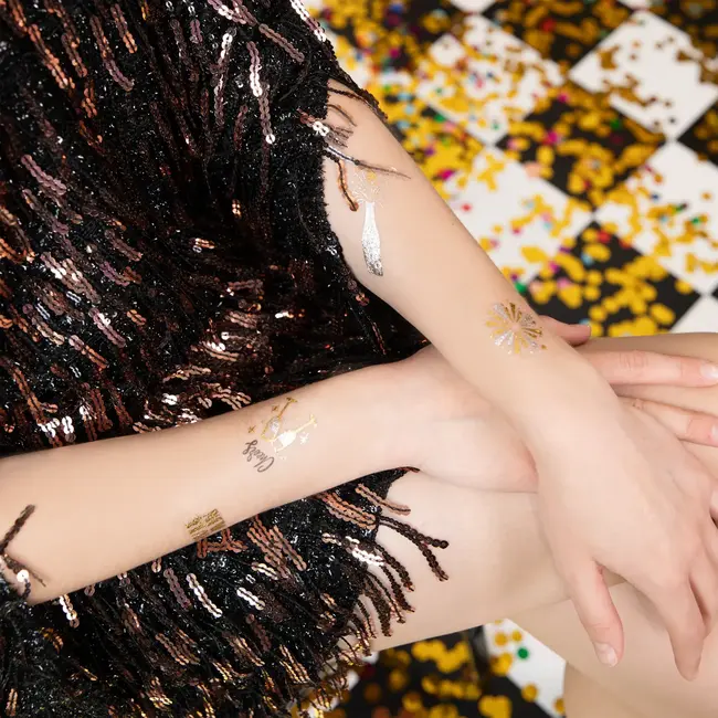 Tijdelijke Tatoeages met de Tekst "Happy New Year"