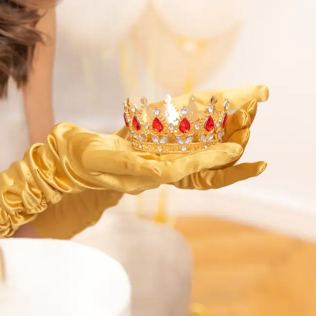 Taartdecoratie - Gouden kroon met rode en Zilveren Kristallen - 10 cm