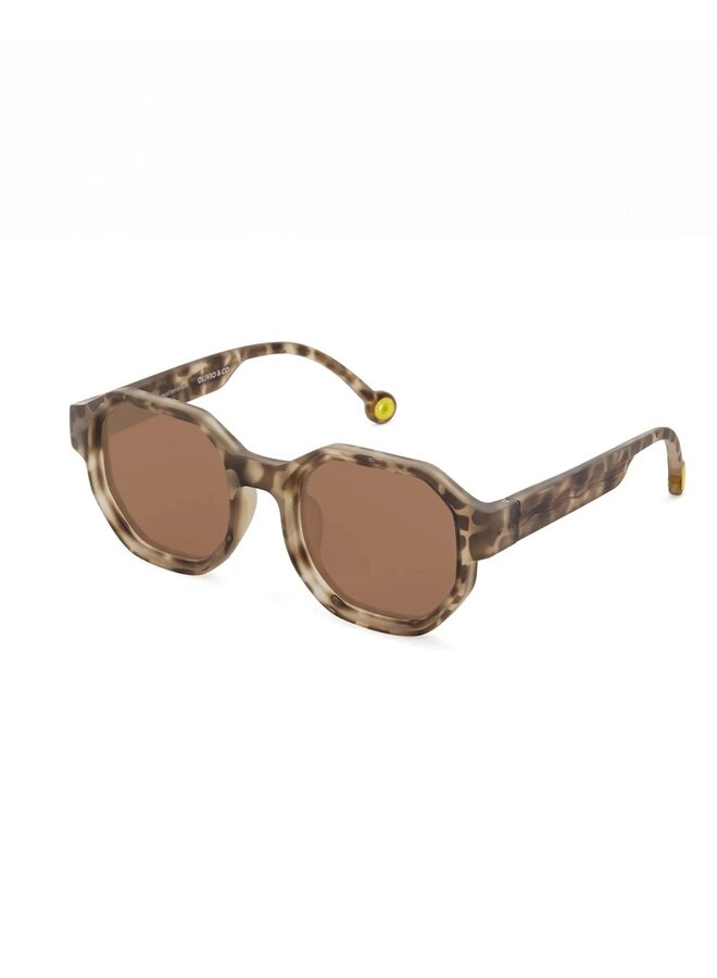 Olivio & Co OC58902 Creative D Tortoise Shell - Adult