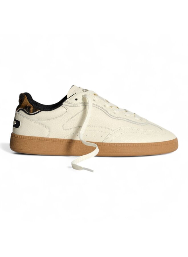 Hoff Alley Off White Woman