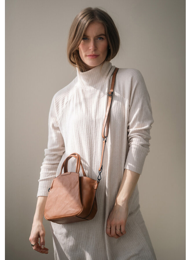 Aunts & Uncles 40280-1 Mrs. Plum Crumble – caramel