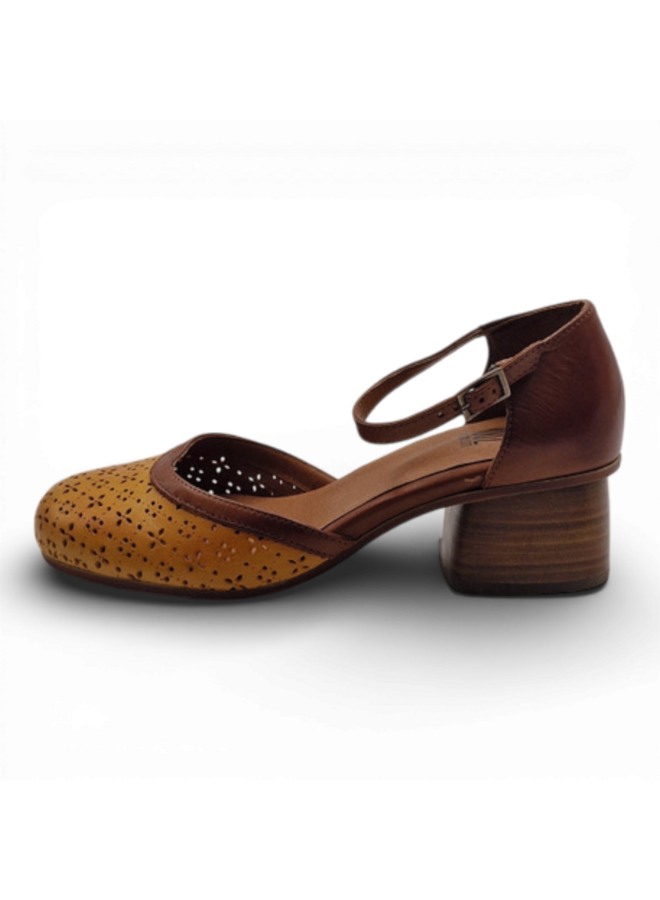 Miz Mooz Naomi Ochre/Brandy