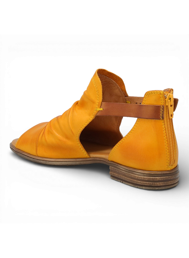 Miz Mooz Dipper Ochre