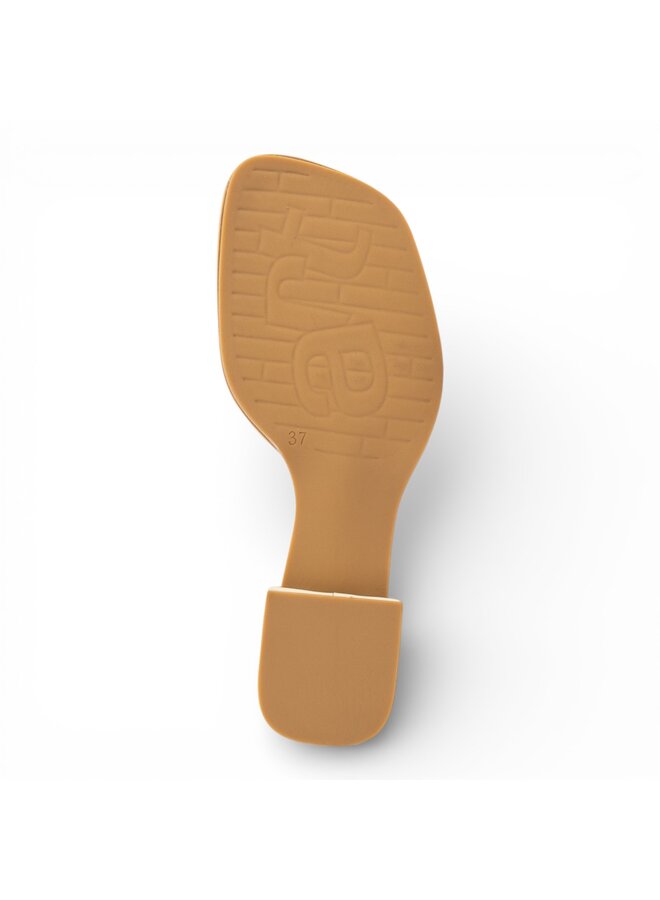 The Art Company 2002 Nappa Shinny Cream/ Bergamo