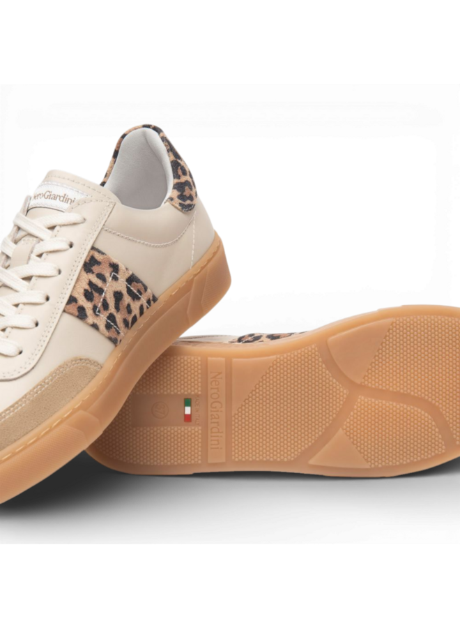 NeroGiardini E513007D 421 Velour Camel Velvet Milk