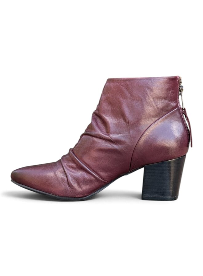 Miz Mooz Vera Wine