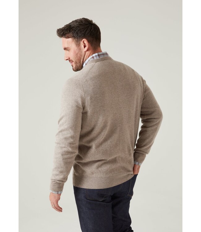 Alan Paine Trui, V-Hals, Geelong Lamswol, Model Albury, Beige