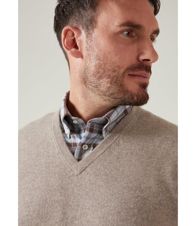 Alan Paine Trui, V-Hals, Geelong Lamswol, Model Albury, Beige