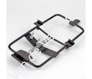 01. Houder voor blik reservebrandstof