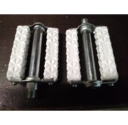 10. Voetpedalen wit Franse draad (Set)  schoef draad 14/1/25