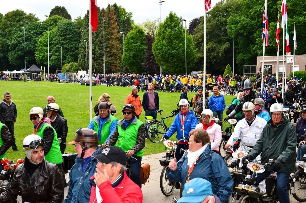 In the Netherlands, the helmet requirement also applies to Solex riders.  Unlike in other European countries, the helmet in the Netherlands must comply with standard EN1078 and with the S-Pedelec standard NTA-8776