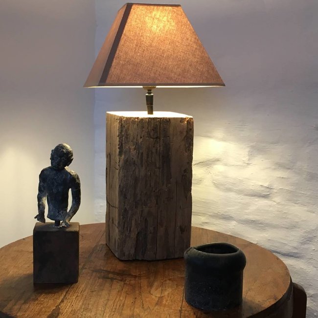 Houten schemerlamp met kap