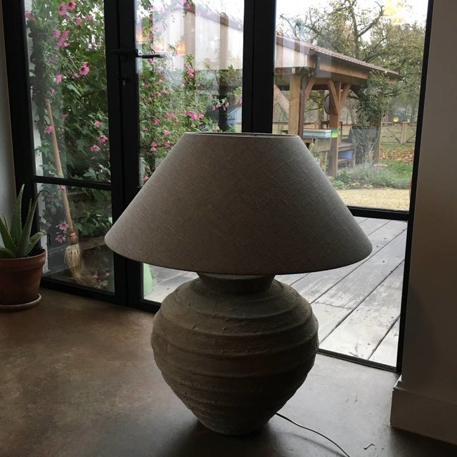 Lampe en terre cuite avec abat-jour