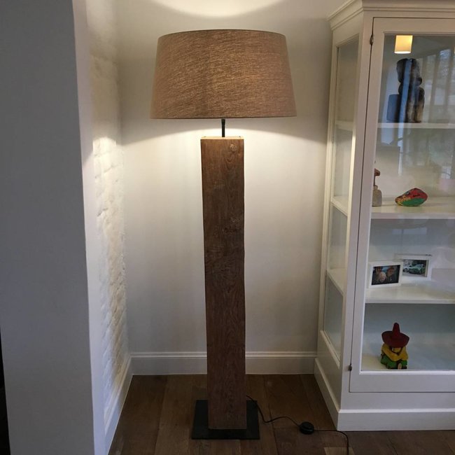 Lampadaire bois rustique avec abat-jour