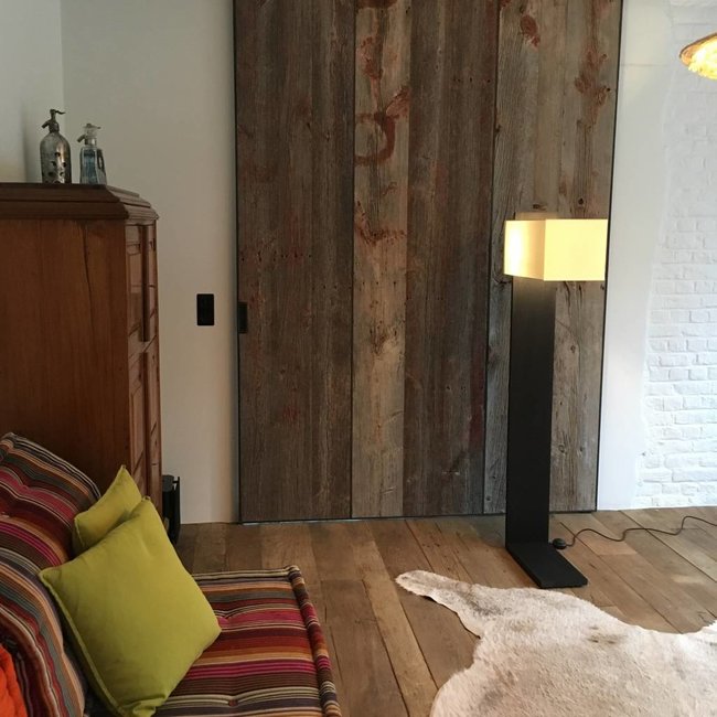 Lampadaire en bois avec abat-jour